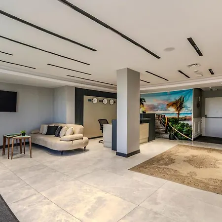 Airgate Airport Hotel