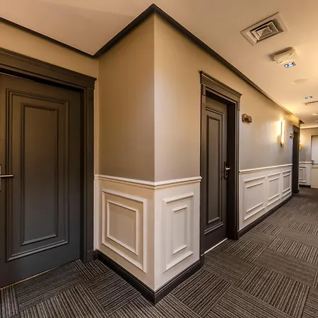 Airgate Airport Hotel 3*